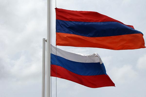 http://armenianow.com/sites/default/files/img/imagecache/600x400/armenia-russia-flags_1.jpg