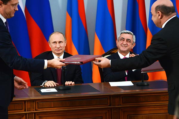 http://armenianow.com/sites/default/files/img/imagecache/600x400/serzh-sargsyan-vladimir-putin-gas-agreement.jpg