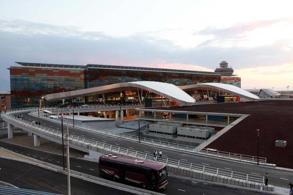 http://armenianow.com/sites/default/files/img/imagecache/600x400/zvartnots-international-airport-new-terminal.jpg