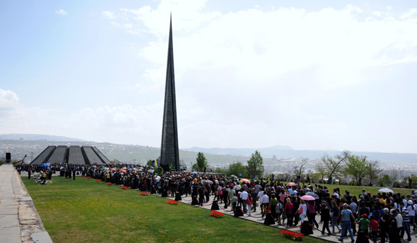 April 24 Vigil Armenians In Annual Commemoration Of Genocide Victims   Armenian Genocide Memorial Tsitsernakaberd April24.2012 